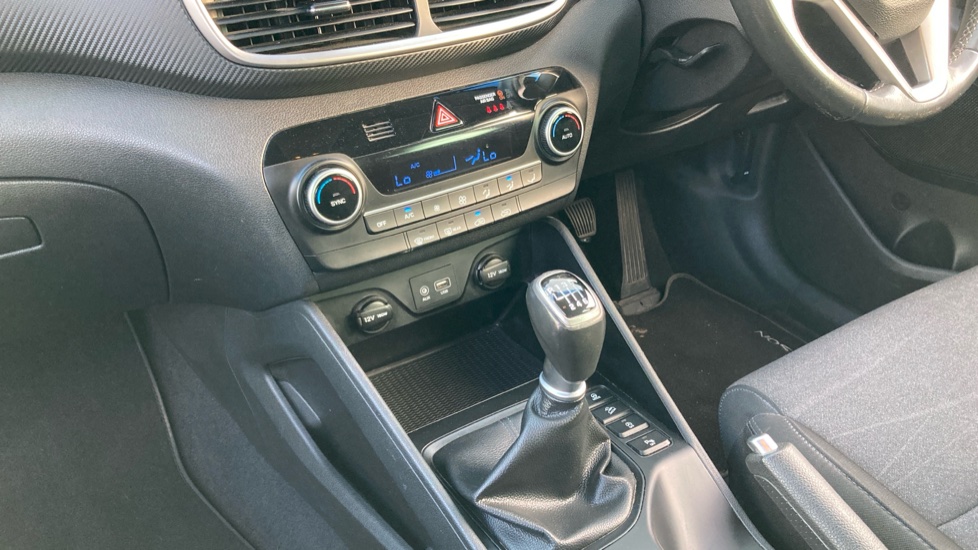 Hyundai TUCSON 1.6 GDi SE Nav 5dr 2WD Petrol Estate - Image 13