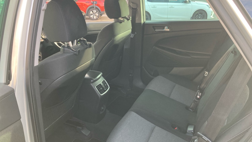 Hyundai TUCSON 1.6 GDi SE Nav 5dr 2WD Petrol Estate - Image 16