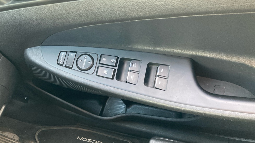 Hyundai TUCSON 1.6 GDi SE Nav 5dr 2WD Petrol Estate - Image 24