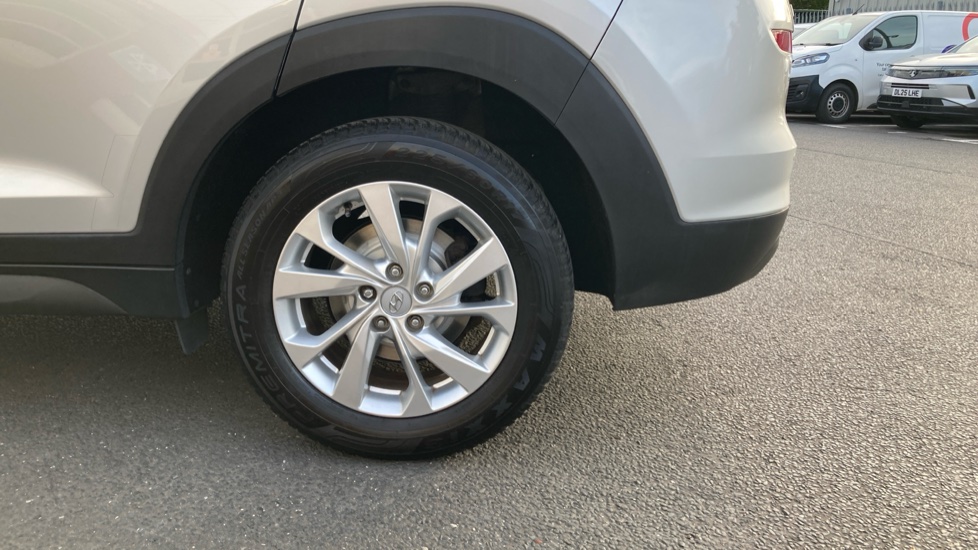 Hyundai TUCSON 1.6 GDi SE Nav 5dr 2WD Petrol Estate - Image 32