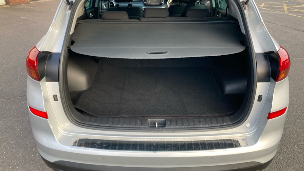 Hyundai TUCSON 1.6 GDi SE Nav 5dr 2WD Petrol Estate - Image 35