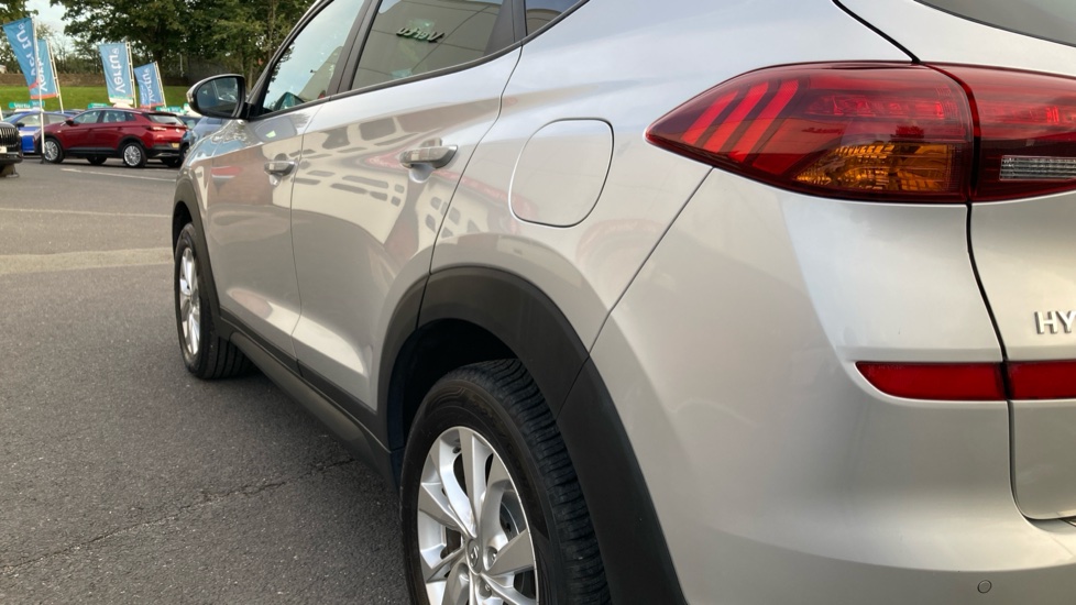 Hyundai TUCSON 1.6 GDi SE Nav 5dr 2WD Petrol Estate - Image 40