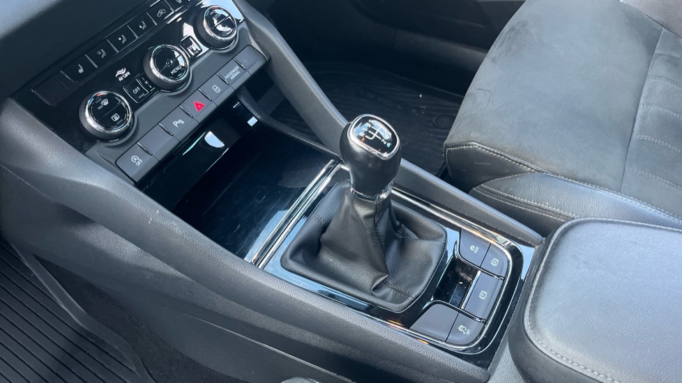 Skoda Karoq 1.5 TSI SE L 5dr Petrol Estate - Image 13