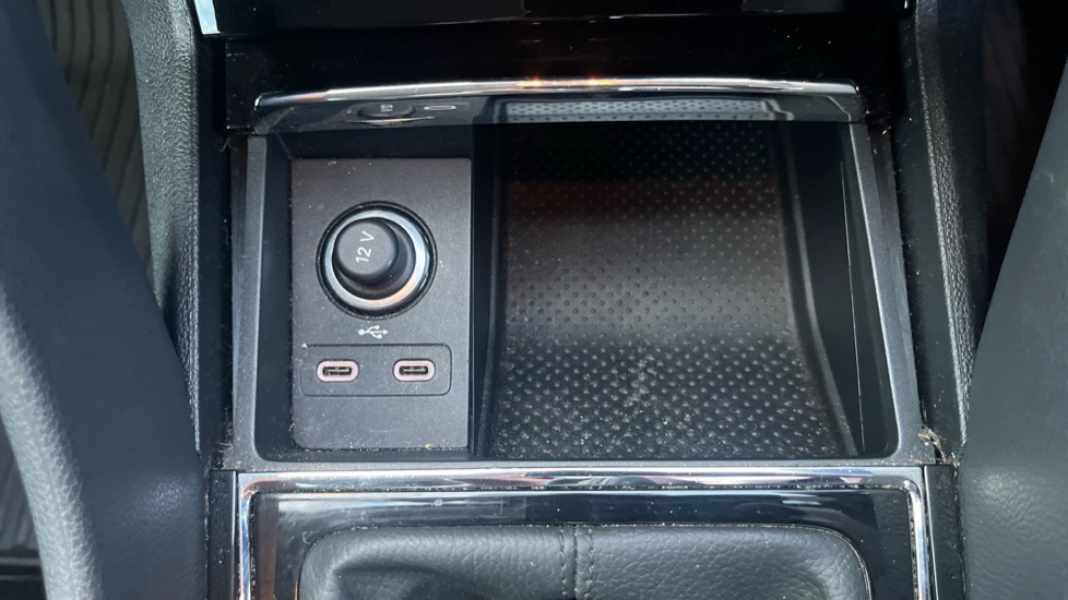 Skoda Karoq 1.5 TSI SE L 5dr Petrol Estate - Image 32