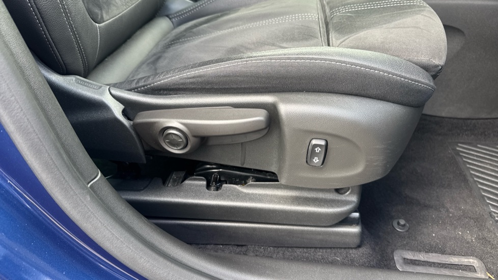 Vauxhall Crossland 1.2 Turbo [130] Ultimate 5dr Auto Petrol Hatchback - Image 30