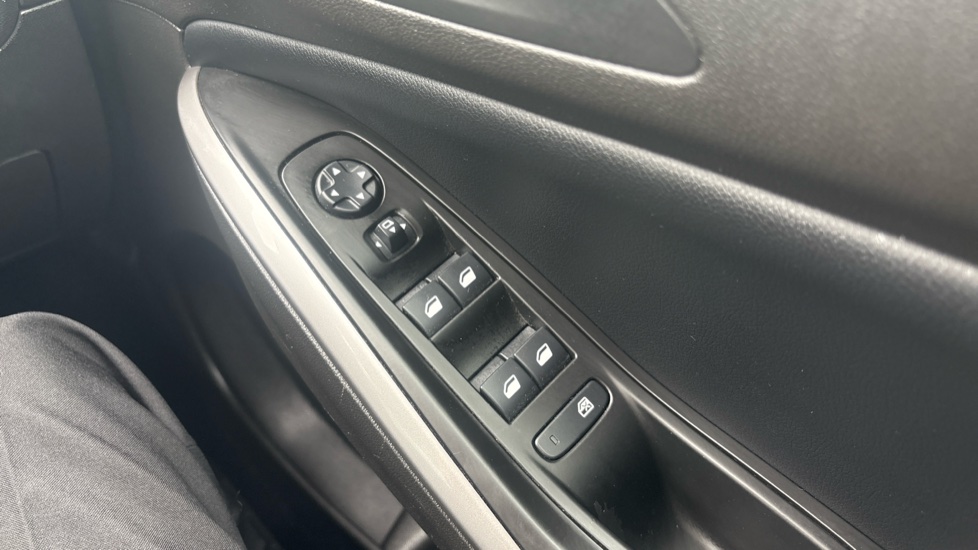 Vauxhall Grandland 1.2 Turbo Ultimate 5dr Petrol Hatchback - Image 21