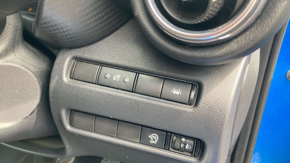 Nissan Juke 1.0 DiG-T 114 N-Connecta 5dr Petrol Hatchback - Image 23