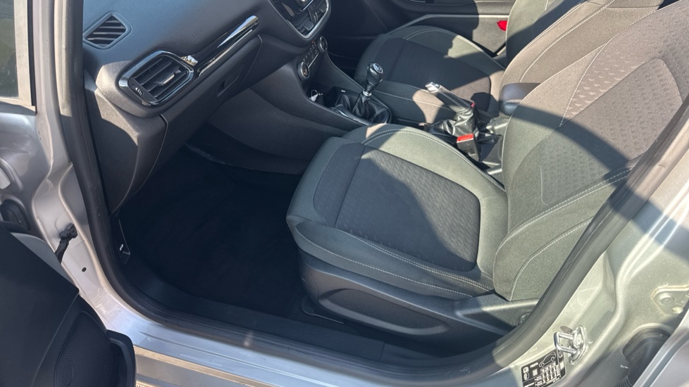 Ford Fiesta 1.0 EcoBoost Titanium 5dr Petrol Hatchback - Image 25