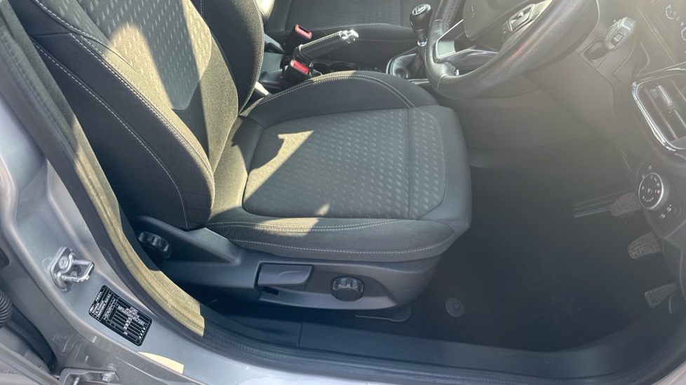 Ford Fiesta 1.0 EcoBoost Titanium 5dr Petrol Hatchback - Image 29