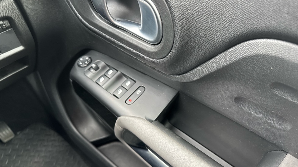 Citroen C5 Aircross 1.2 PureTech 130 Shine 5dr Petrol Hatchback - Image 31