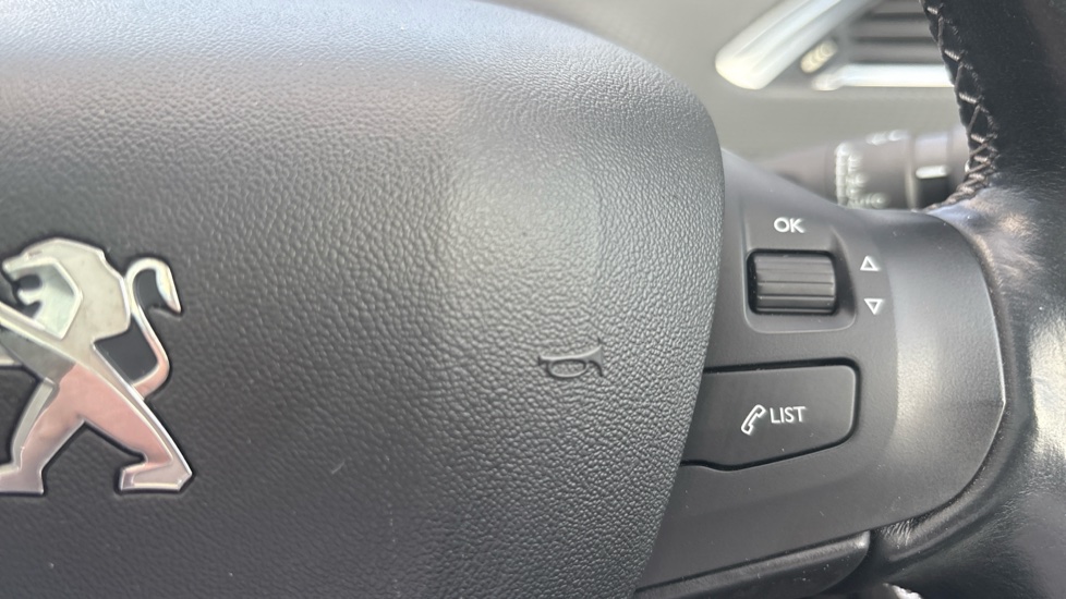 Peugeot 2008 1.2 PureTech Allure Premium 5dr Petrol Estate - Image 29