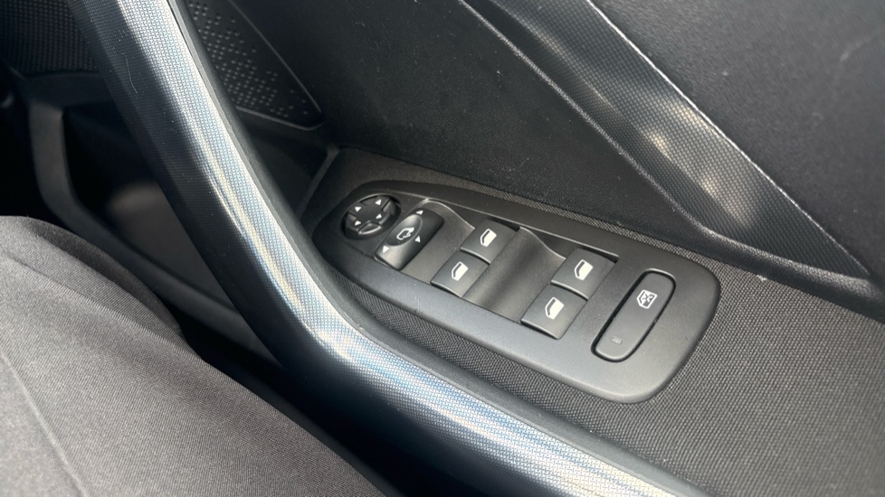 Peugeot 2008 1.2 PureTech Allure Premium 5dr Petrol Estate - Image 30