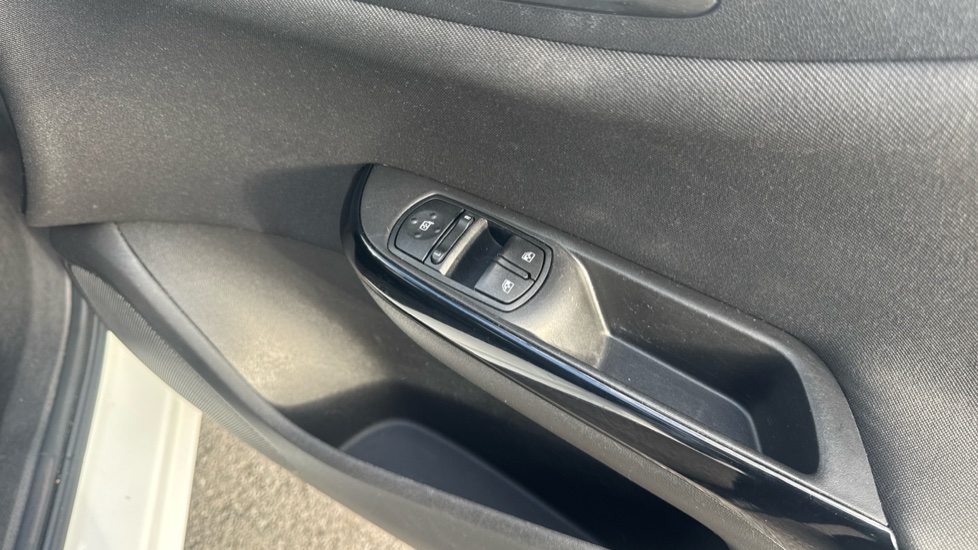 Vauxhall Corsa 1.4 [75] Griffin 5dr Petrol Hatchback - Image 24