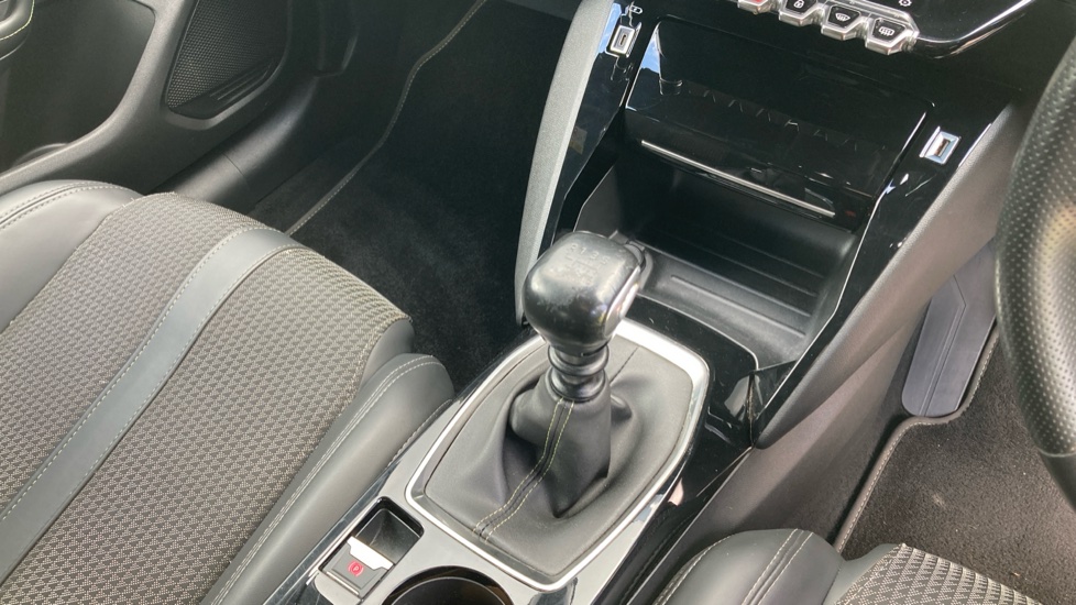 Peugeot 208 1.2 PureTech 100 GT 5dr Petrol Hatchback - Image 13