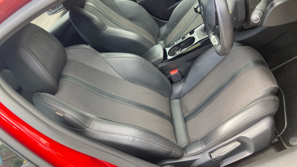 Peugeot 208 1.2 PureTech 100 GT 5dr Petrol Hatchback - Image 23