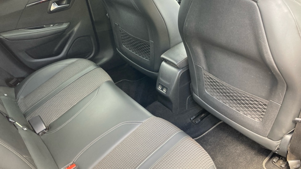 Peugeot 208 1.2 PureTech 100 GT 5dr Petrol Hatchback - Image 31