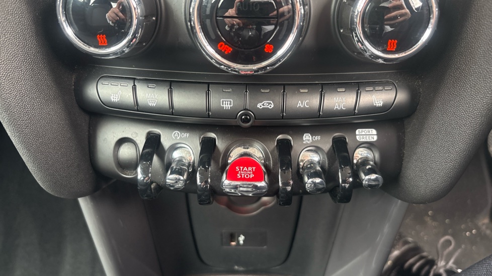 MINI Hatchback 1.5 Cooper Classic II 3dr Petrol Hatchback - Image 24