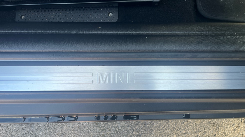 MINI Hatchback 1.5 Cooper Classic II 3dr Petrol Hatchback - Image 29