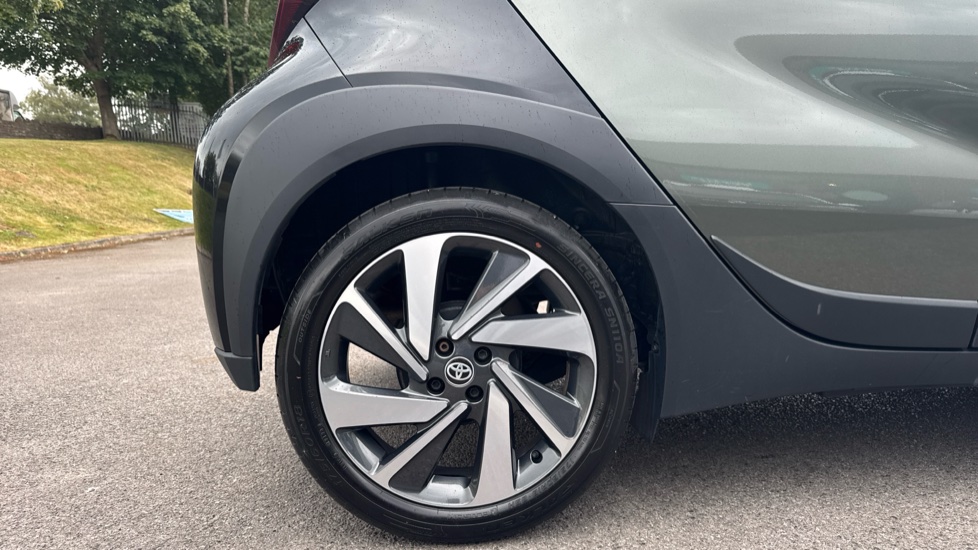 Toyota Aygo X 1.0 VVT-i Edge 5dr Petrol Hatchback - Image 7