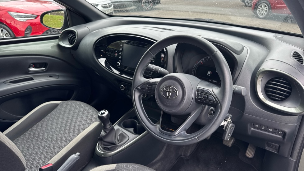 Toyota Aygo X 1.0 VVT-i Edge 5dr Petrol Hatchback - Image 11