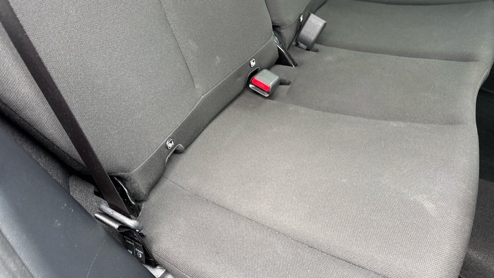 Toyota Aygo X 1.0 VVT-i Edge 5dr Petrol Hatchback - Image 17