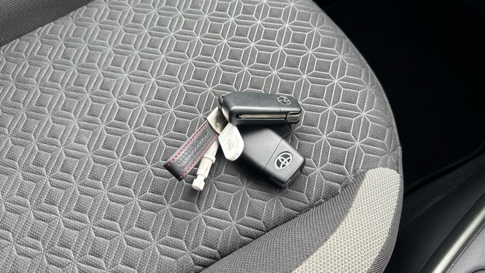 Toyota Aygo X 1.0 VVT-i Edge 5dr Petrol Hatchback - Image 19