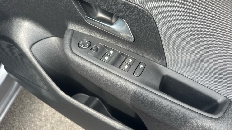 Vauxhall Mokka 1.2 Turbo 136 Griffin 5dr Petrol Hatchback - Image 28