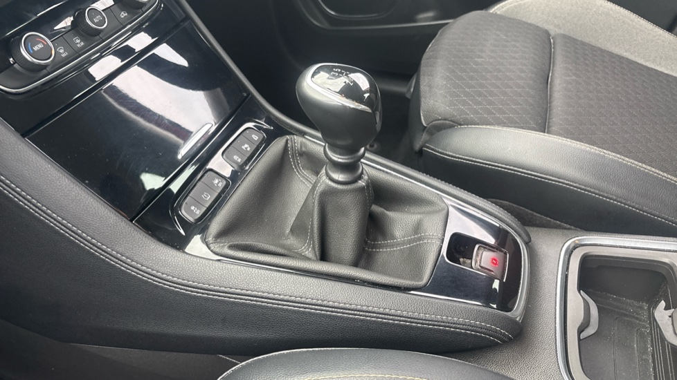 Vauxhall Grandland X 1.2 Turbo Business Edition Nav 5dr Petrol Hatchback - Image 13
