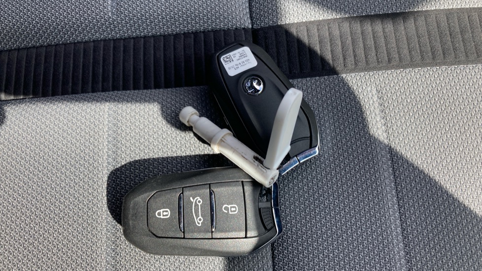 Vauxhall Grandland 1.2 Hybrid [136] GS 5dr e-DCT6 Petrol Hatchback - Image 20