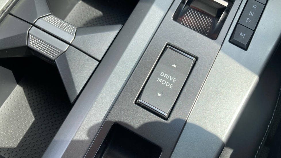 Vauxhall Grandland 1.2 Hybrid [136] GS 5dr e-DCT6 Petrol Hatchback - Image 21