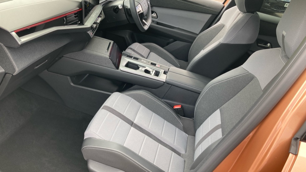 Vauxhall Grandland 1.2 Hybrid [136] GS 5dr e-DCT6 Petrol Hatchback - Image 41