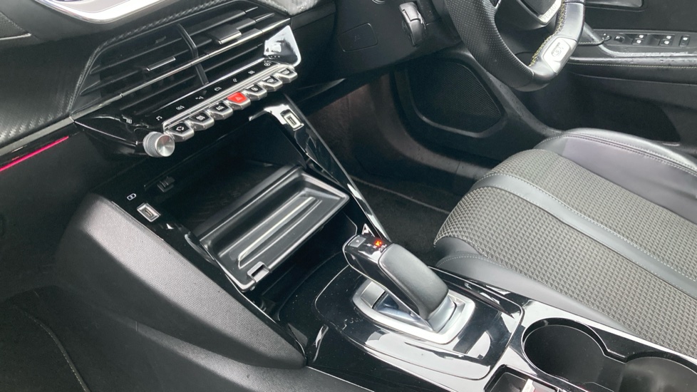 Peugeot 2008 100kW GT 50kWh 5dr Auto Electric Estate - Image 13