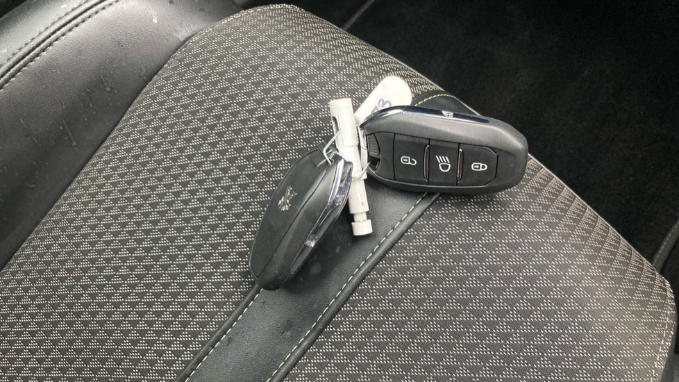 Peugeot 2008 100kW GT 50kWh 5dr Auto Electric Estate - Image 20