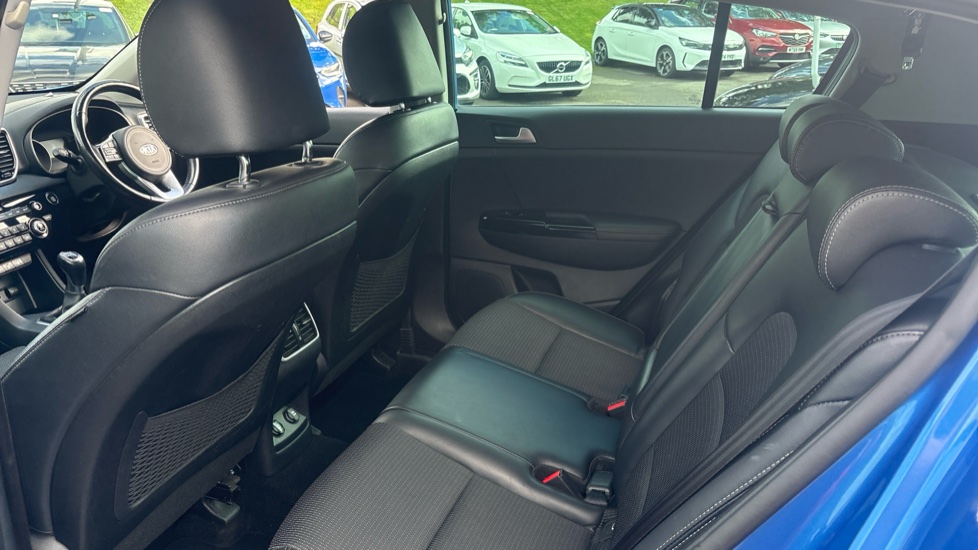 Kia Sportage 1.6 GDi ISG Edition 25 5dr Petrol Estate - Image 16