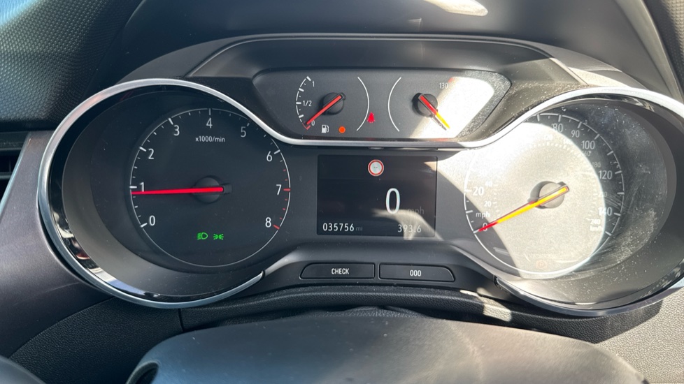 Vauxhall Crossland X 1.2T [130] Elite Nav 5dr [Start Stop] Petrol Hatchback - Image 18