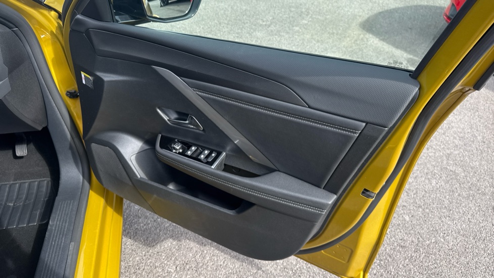 Vauxhall Astra 1.2 Turbo 130 GS 5dr Petrol Hatchback - Image 25