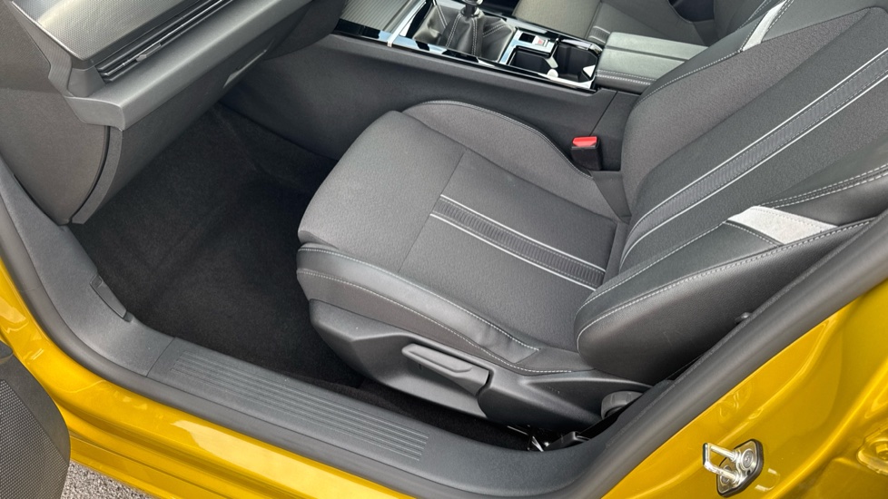 Vauxhall Astra 1.2 Turbo 130 GS 5dr Petrol Hatchback - Image 34