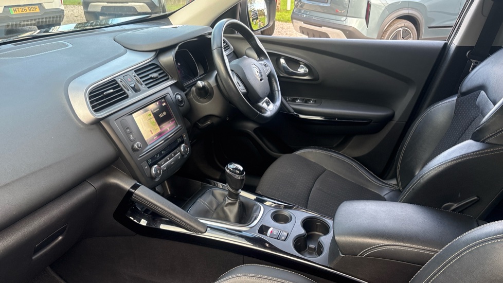 Renault Kadjar 1.2 TCE Dynamique SE Nav 5dr Petrol Hatchback - Image 9