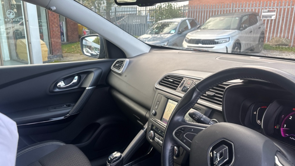 Renault Kadjar 1.2 TCE Dynamique SE Nav 5dr Petrol Hatchback - Image 11