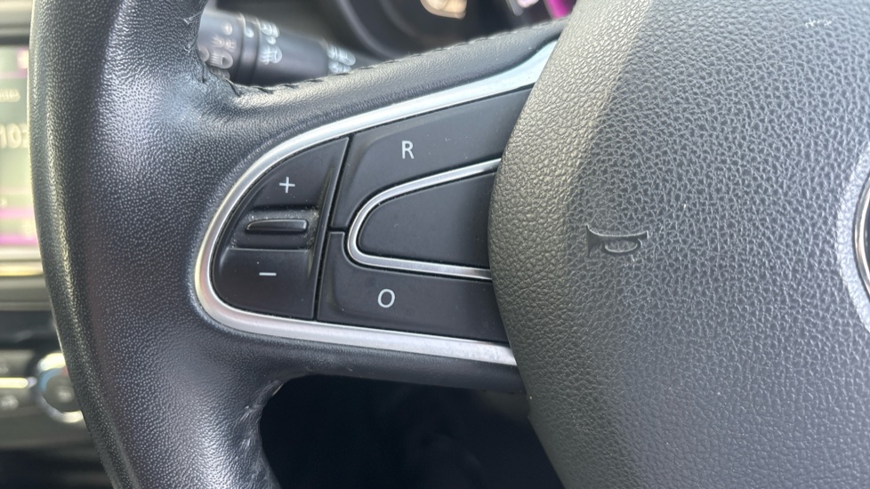Renault Kadjar 1.2 TCE Dynamique SE Nav 5dr Petrol Hatchback - Image 24