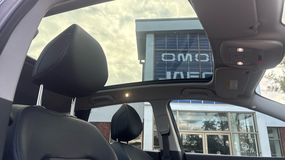 Renault Kadjar 1.2 TCE Dynamique SE Nav 5dr Petrol Hatchback - Image 37