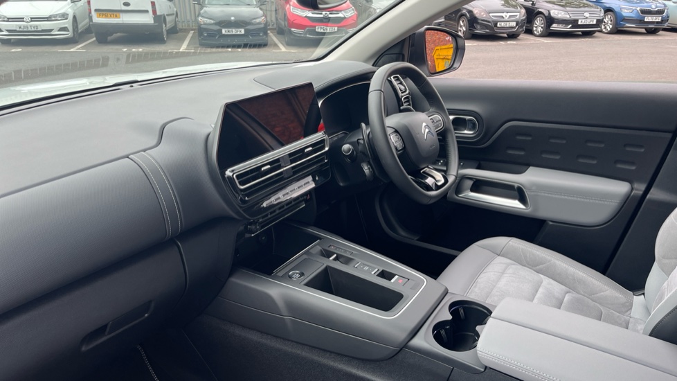 Citroen C5 Aircross 1.2 Hybrid 136 E-series 5dr e-DCS6 Petrol Hatchback - Image 9