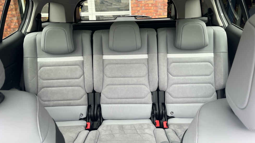 Citroen C5 Aircross 1.2 Hybrid 136 E-series 5dr e-DCS6 Petrol Hatchback - Image 15