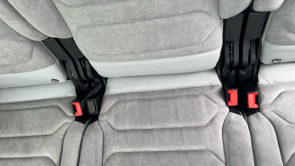Citroen C5 Aircross 1.2 Hybrid 136 E-series 5dr e-DCS6 Petrol Hatchback - Image 17