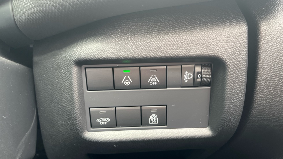 Citroen C5 Aircross 1.2 Hybrid 136 E-series 5dr e-DCS6 Petrol Hatchback - Image 19