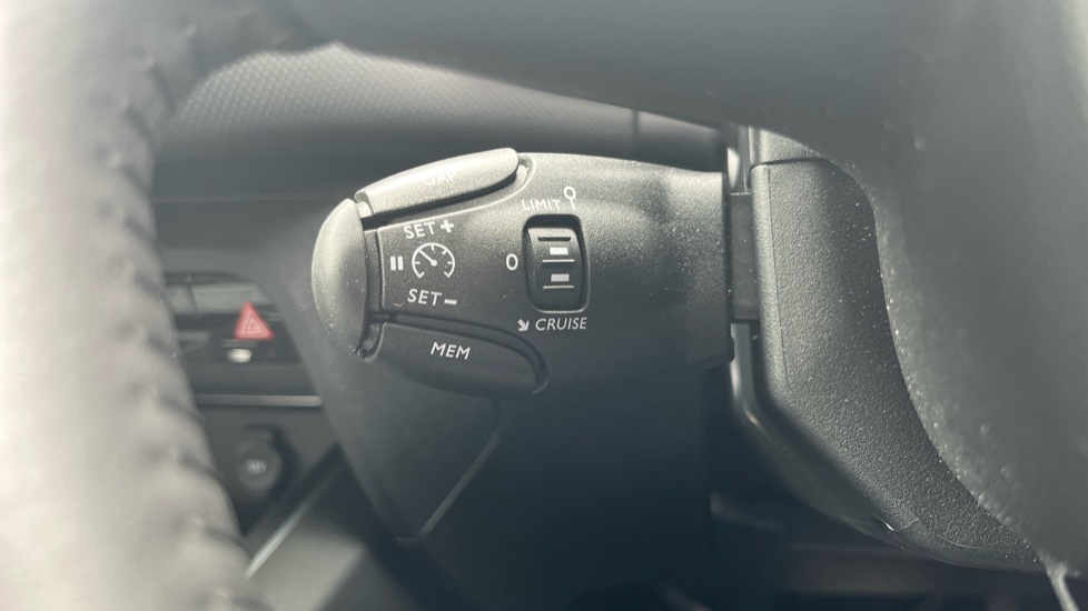 Citroen C5 Aircross 1.2 Hybrid 136 E-series 5dr e-DCS6 Petrol Hatchback - Image 23