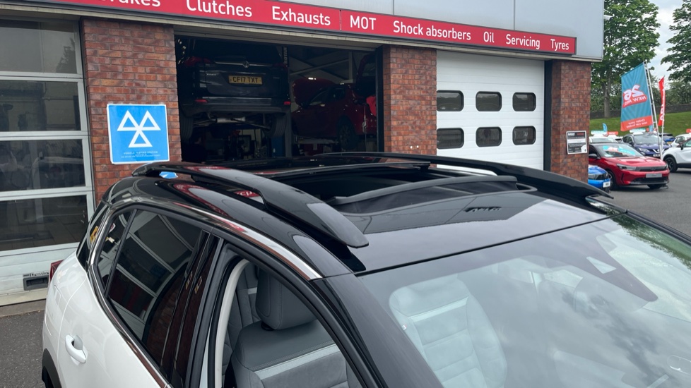 Citroen C5 Aircross 1.2 Hybrid 136 E-series 5dr e-DCS6 Petrol Hatchback - Image 25