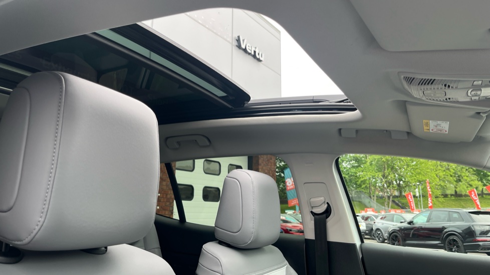 Citroen C5 Aircross 1.2 Hybrid 136 E-series 5dr e-DCS6 Petrol Hatchback - Image 26