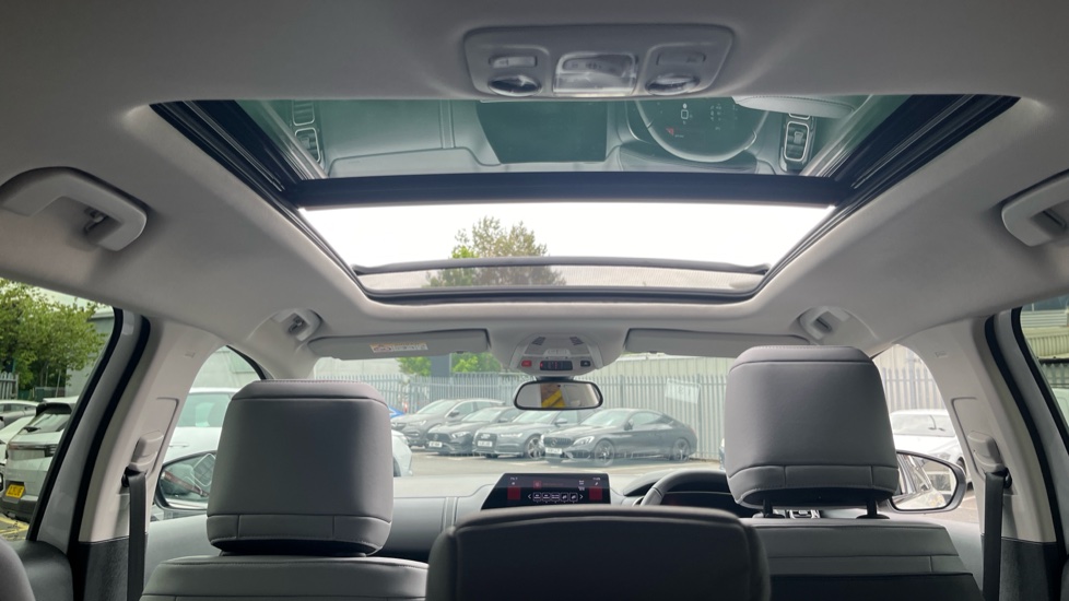 Citroen C5 Aircross 1.2 Hybrid 136 E-series 5dr e-DCS6 Petrol Hatchback - Image 27