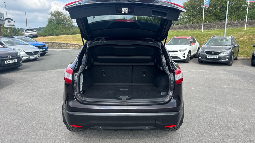 Nissan Qashqai 1.5 dCi Tekna 5dr Diesel Hatchback - Image 4